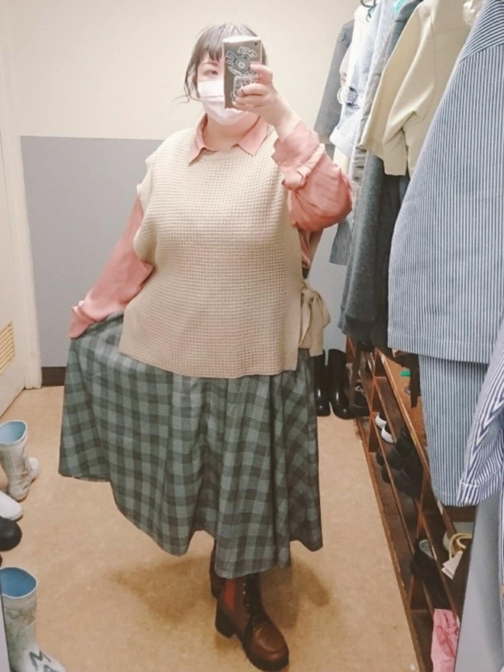 「でぶ、デブでもオシャレしたい、ぽっちゃり、大きいサイズ、はるコーデ」｜「PUNYUSのフリルショルダーブラウス（シャツ/ブラウス、ピンク系）」を使った、えなじーさん（レディース・156cm）の春コーディネートの1枚目の写真