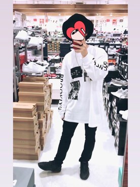 「creation cubeのアイテム（Tシャツ/カットソー、ホワイト系）」を使った、米 津 玄 米さん（メンズ・168cm）の春コーディネート