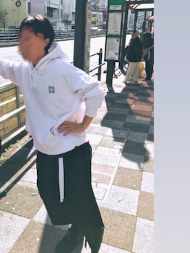 「GU（ジーユー）のアイテム（パーカー、ホワイト系）」を使った、米 津 玄 米さん（メンズ・168cm）の冬コーディネート