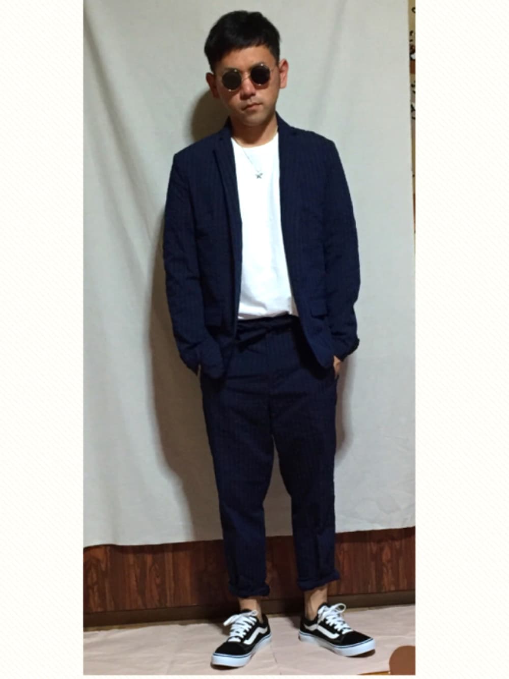 「シンプル、オトナカジュアル、セットアップ、ストライプ、オールドスクール、ロールアップ、タックイン」｜「GDCのSUNGLASSES-C（メガネ、ブラック系）」を使った、u3さん（メンズ・167cm）の夏コーディネートの1枚目の写真