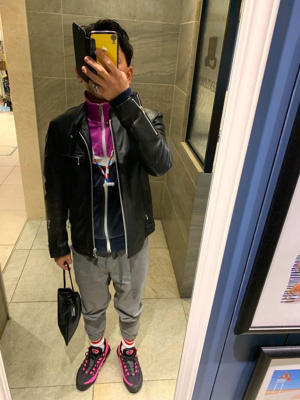 「ライダース、ナイロンパンツ、スポーツミックス、sacai、巾着バッグ、トラックジャケット」｜「CIAOPANICのシングルライダース（ライダースジャケット、ブラック系）」を使った、u3さん（メンズ・167cm）の秋コーディネートの1枚目の写真