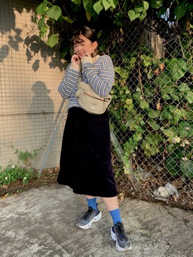 「blue」｜「アイテム（ボディバッグ/ウエストポーチ）」を使った、Kathy Kamさん（レディース・156cm）の冬コーディネート