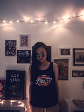 「Dickies（ディッキーズ）のアイテム（トップス、ブラック系）」を使った、Arina*涔子さん（レディース・157cm）の秋コーディネート