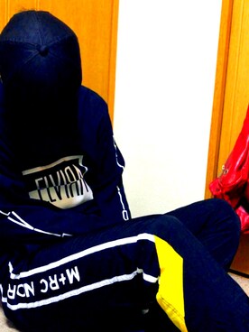 「ELVIRA（エルヴィラ）のアイテム（Tシャツ/カットソー、ブラック系）」を使った、Ryoさん（メンズ・172cm）の春コーディネート