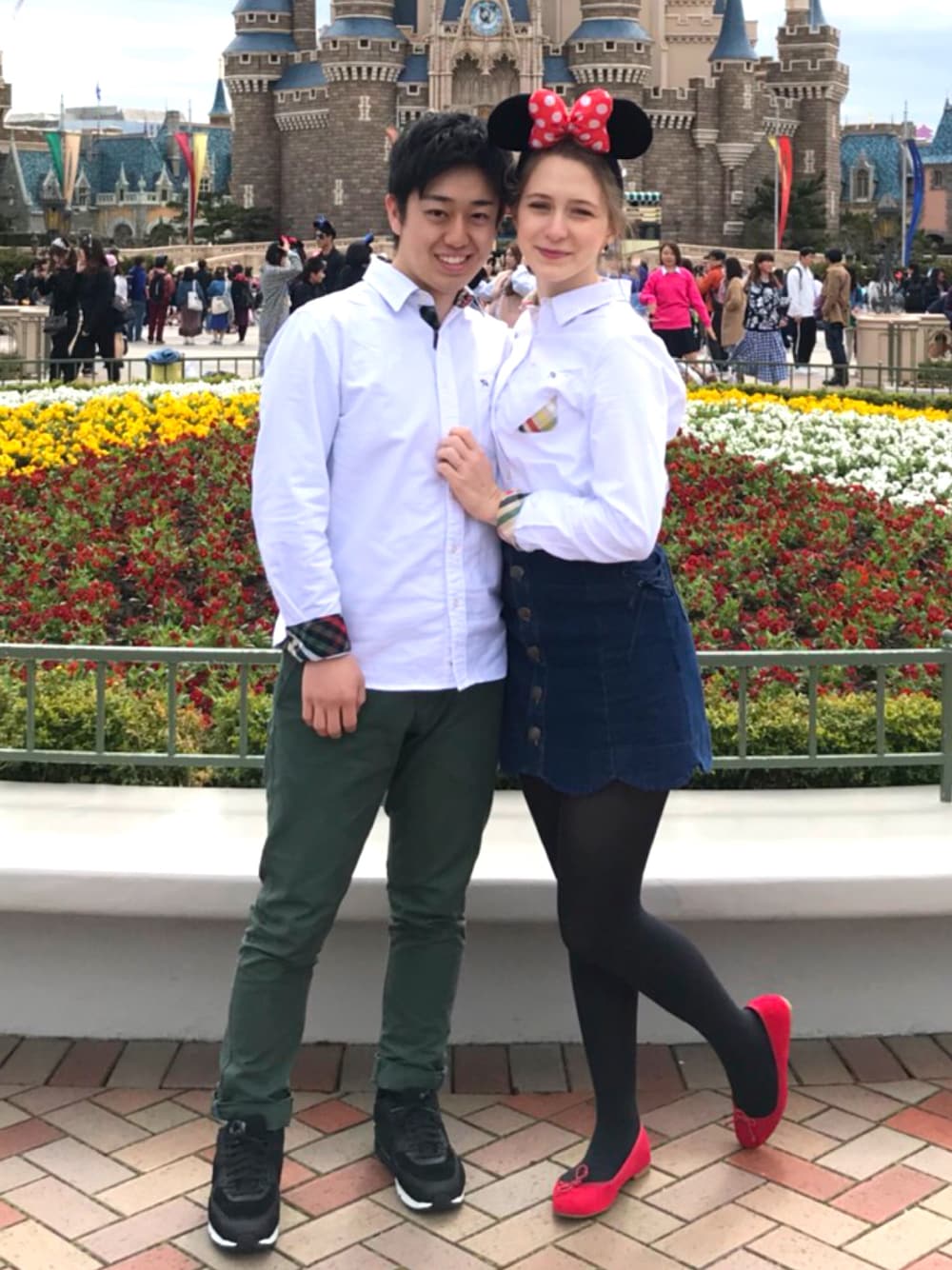 「ペアルック、ディズニー、Arnold Palmer、おしゃれさんと繋がりたい、おしゃれ、デート、デートコーデ、春コーデ、カップル、デニムスカート」｜「Arnold Palmerのアイテム（ワンピース/ドレス、ホワイト系）」を使った、Lacey Gerdesさん（レディース・163cm）の春コーディネートの1枚目の写真