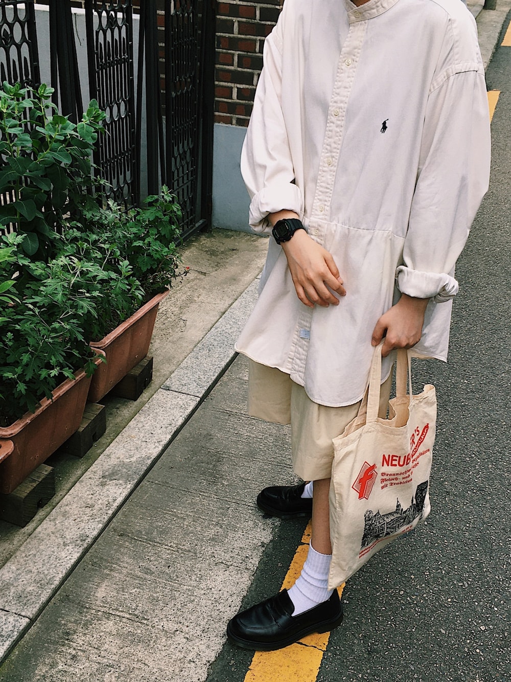 「Polo Ralph Lauren、polo shirts、POLO、DrMartens、ootd、BabyG」｜「POLO RALPH LAURENのアイテム（シャツ/ブラウス、ホワイト系）」を使った、mushr000000mさん（レディース・168cm）の秋コーディネートの1枚目の写真