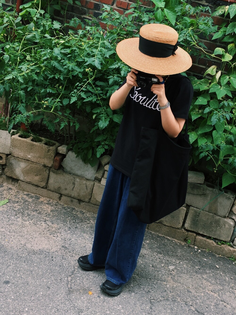 「HOKAONEONE、MAISON KITSUNE、ootd、daily look、LAURA ASHLEY(LAURA ASHLEY)」｜「LAURA ASHLEYのアイテム（ハット、ゴールド系）」を使った、mushr000000mさん（レディース・168cm）の秋コーディネートの1枚目の写真