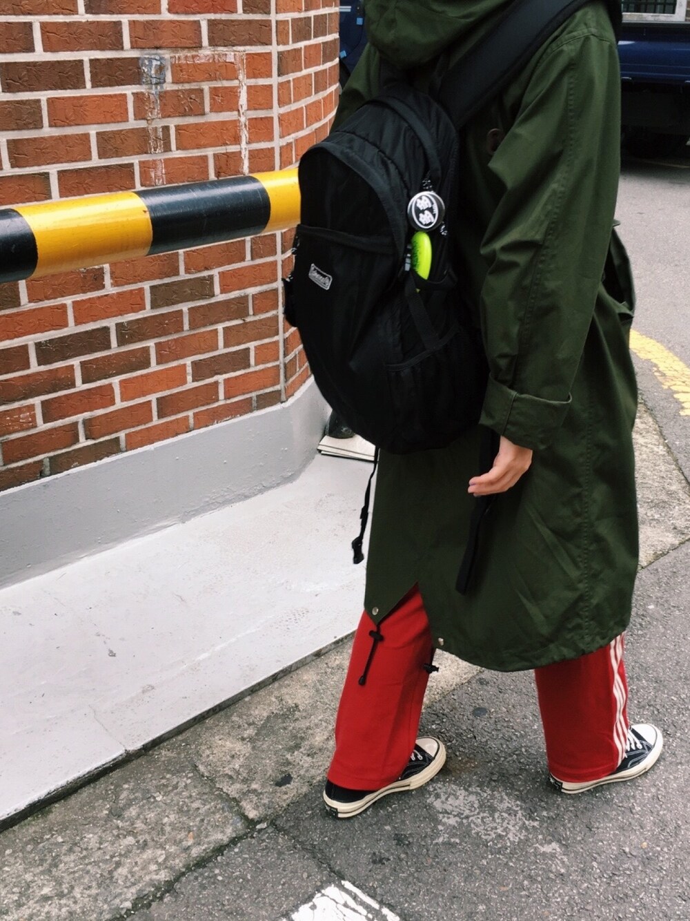 「fall、daily look、outfit、ootd、adidas、MHL.、COLEMAN  、converse」｜「COLEMANのアイテム（バックパック/リュック、ブラック系）」を使った、mushr000000mさん（レディース・168cm）の秋コーディネートの1枚目の写真