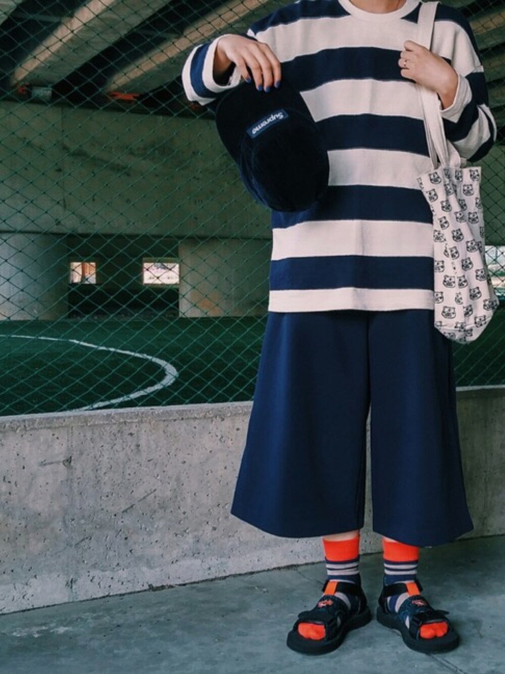 「supreme、outfit、ootd、daily look」｜「Supreme のアイテム（ハット、ブルー系）」を使った、mushr000000mさん（レディース・168cm）の秋コーディネートの1枚目の写真