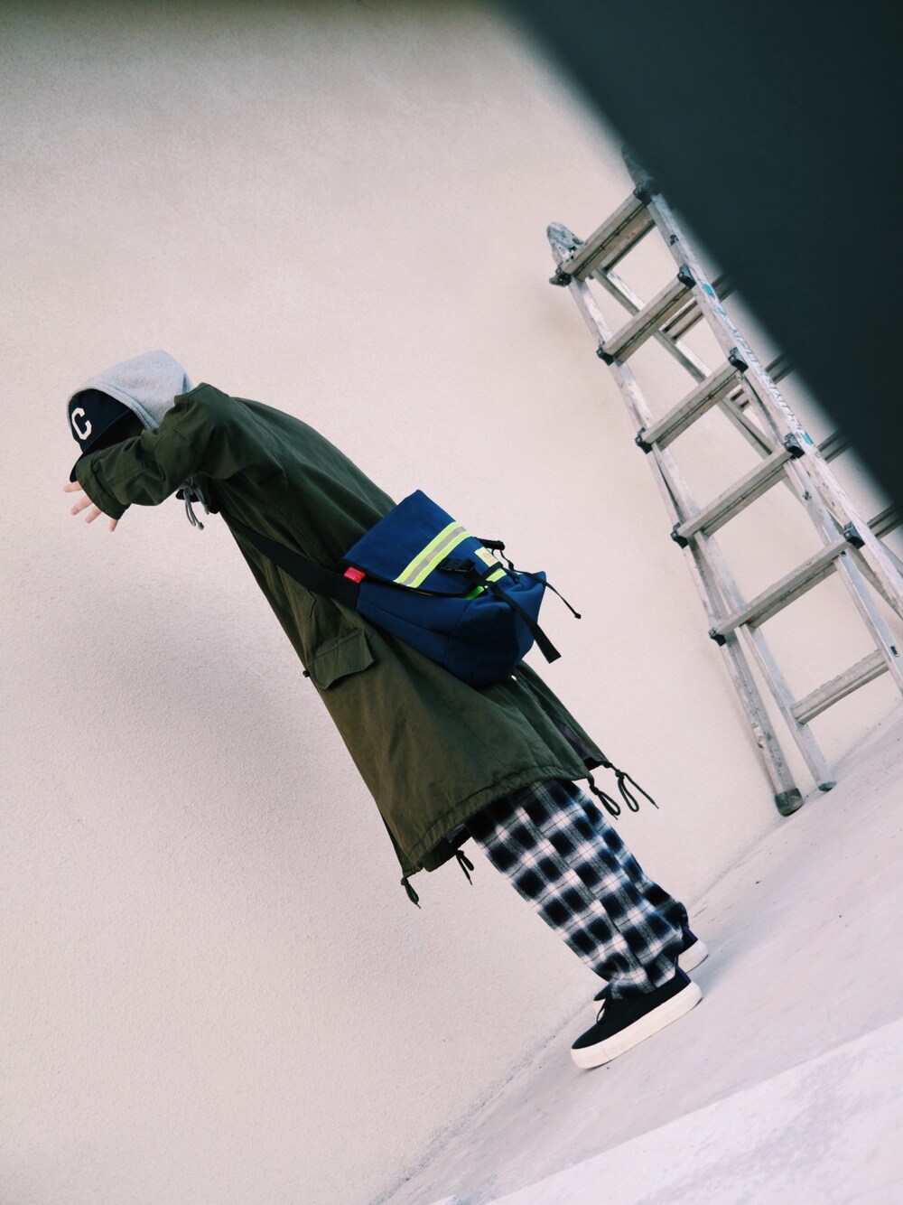 「Manhattan Portage、EYTYS、ootd、dailylook、outfit、daily look」｜「Manhattan Portageのアイテム（メッセンジャーバッグ、グリーン系）」を使った、mushr000000mさん（レディース・168cm）の秋コーディネートの1枚目の写真