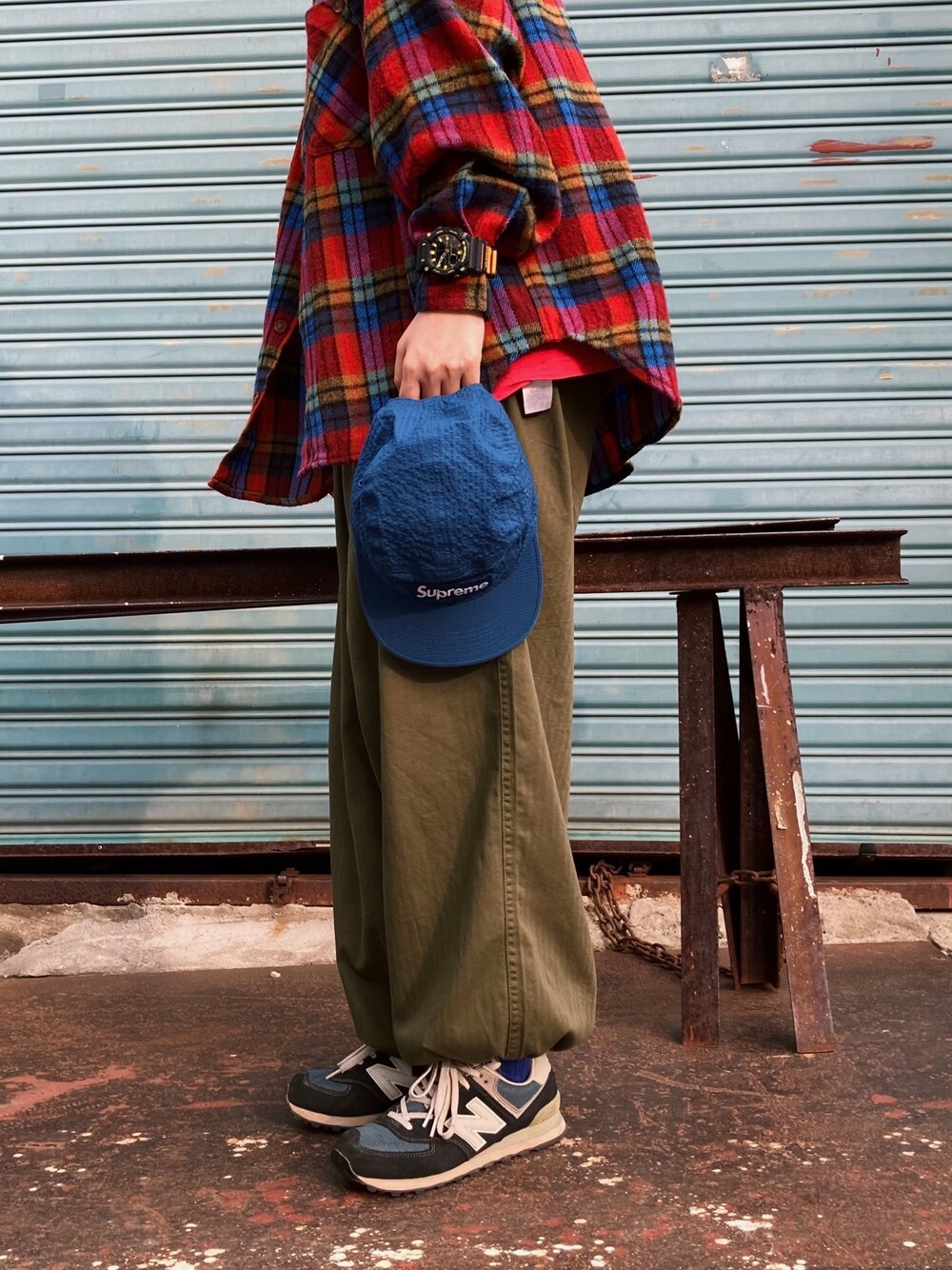 「NEWBALANCE、ootd、dailylook、outfit、supreme、nico and…、gshock」｜「G-SHOCKのアイテム（アナログ腕時計、グリーン系）」を使った、mushr000000mさん（レディース・168cm）の秋コーディネートの1枚目の写真
