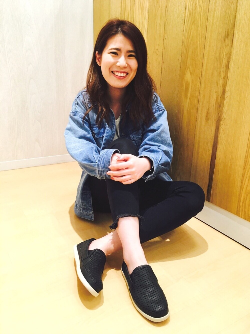 「大人カジュアル、春コーデ、プチプラ、Gジャン、黒スキニー、スリッポン、メッシュ、ミネトンカ、minnetonka」｜「Minnetonkaの☆新作☆【17年春夏】ミネトンカ　PACIFIC/パシフィック（スニーカー、ブラック系）」を使った、MINNETONKAONLINESHOPさん（レディース・160cm）の春コーディネートの1枚目の写真