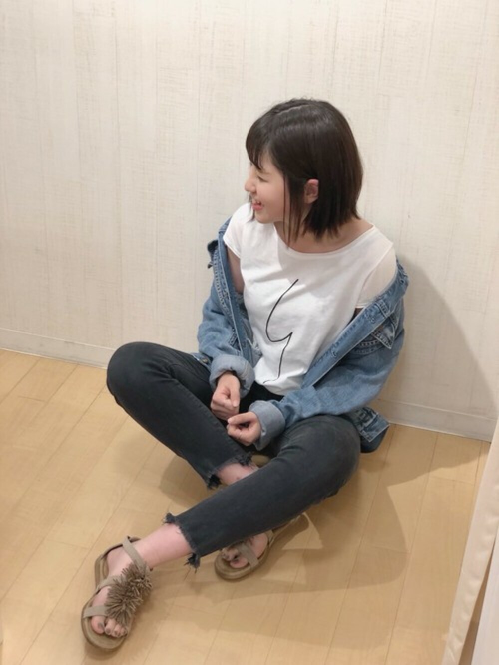 「ミネトンカ、モカシン、サンダル、18ss、ポンポンフリンジ」｜「Minnetonkaの【MINNETONA】ミネトンカ　PIKO/ピコ　フラットサンダル（サンダル、ベージュ系）」を使った、MINNETONKAONLINESHOPさん（レディース・158cm）の夏コーディネートの1枚目の写真