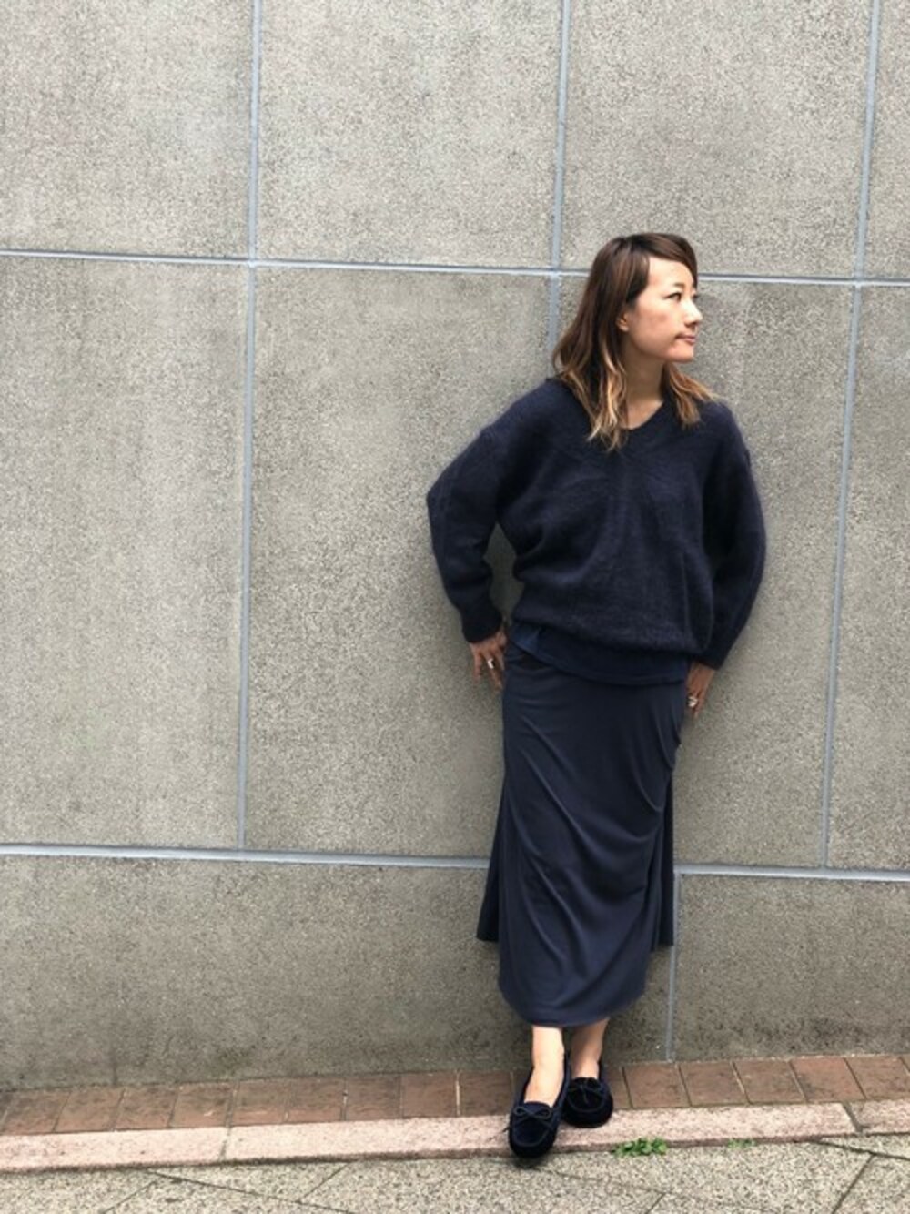 「トレンド、ミネトンカ、ベロア、ミネトンカモカシン、素材感◎」｜「Minnetonkaの公式【MINNETONKA】ミネトンカ/VELOUR　TRAPPER/ベロアトラッパー（モカシン/デッキシューズ、ブルー系）」を使った、MINNETONKAONLINESHOPさん（レディース・167cm）の秋コーディネートの1枚目の写真