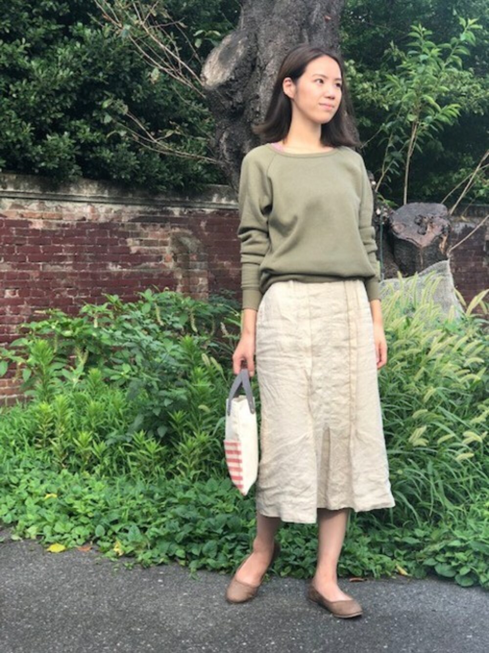 「カジュアル、ミネトンカ、バレエシューズ」｜「Minnetonkaの【MINNETONKA】ミネトンカ　ANNA/アナ　バレエシューズ（バレエシューズ、ブラウン系）」を使った、MINNETONKAONLINESHOPさん（レディース・167cm）の冬コーディネートの1枚目の写真