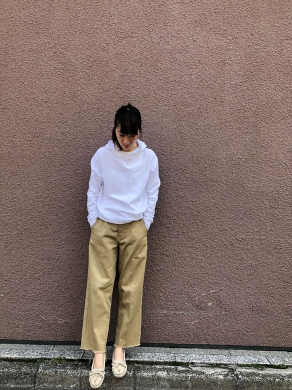 「ミネトンカ、モカシン、ミネトンカモカシン、モーココバヤシ　コラボ」｜「Minnetonkaの【MINNETONKA】ミネトンカ　限定　MINNETONKA×MOKO MOC/ミネトンカ×モーコ　ビーズモカシン（モカシン/デッキシューズ、その他）」を使った、MINNETONKAONLINESHOPさん（レディース・167cm）の冬コーディネートの1枚目の写真