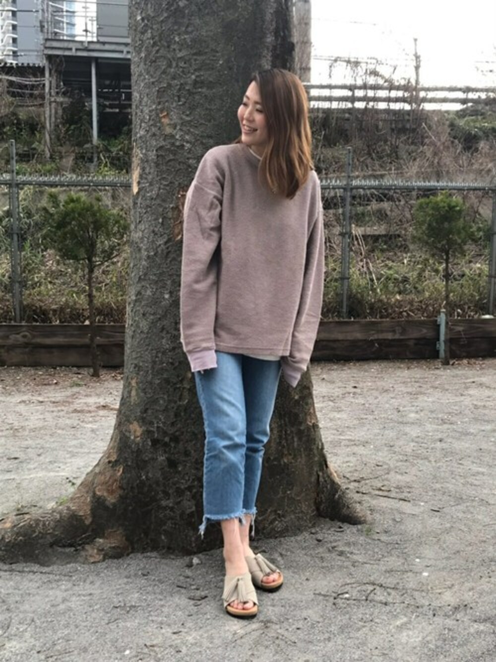 「ミネトンカ、minnetonka、サンダル、レディース、sandals、ミネトンカ　サンダル」｜「Minnetonkaの【MINNETONKA】ミネトンカ MILA / ミラ　フラットサンダル（サンダル、その他）」を使った、MINNETONKAONLINESHOPさん（レディース・162cm）の春コーディネートの1枚目の写真