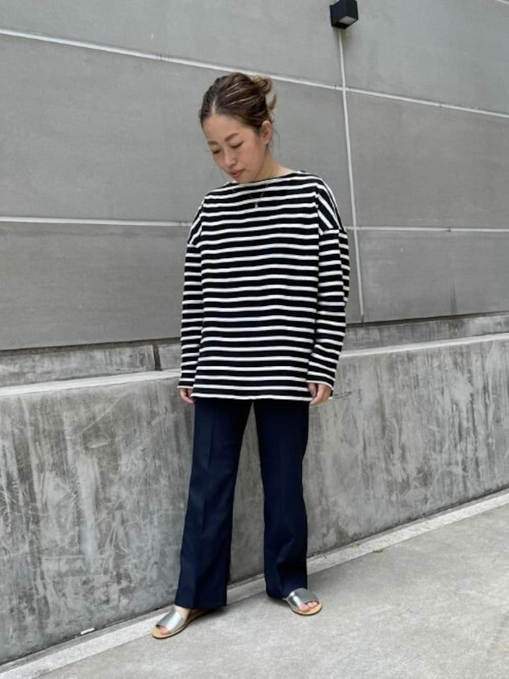 「ミネトンカ、minnetonka、サンダル、カジュアルコーデ、フラットサンダル」｜「Minnetonkaの【MINNETONKA】ミネトンカ　ADA/アダ　フラットサンダル（サンダル、シルバー系）」を使った、MINNETONKAONLINESHOPさん（レディース・151cm）の春コーディネートの1枚目の写真