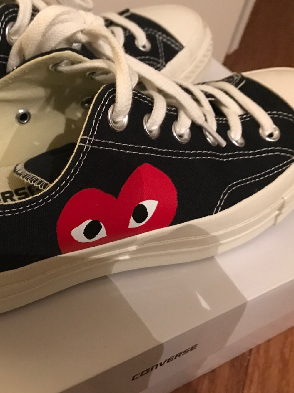 「COMME des GARCONS、converse」｜「COMME des GARCONSのアイテム（スニーカー、ブラック系）」を使った、kosukeさん（メンズ・31cm）の春コーディネートの1枚目の写真