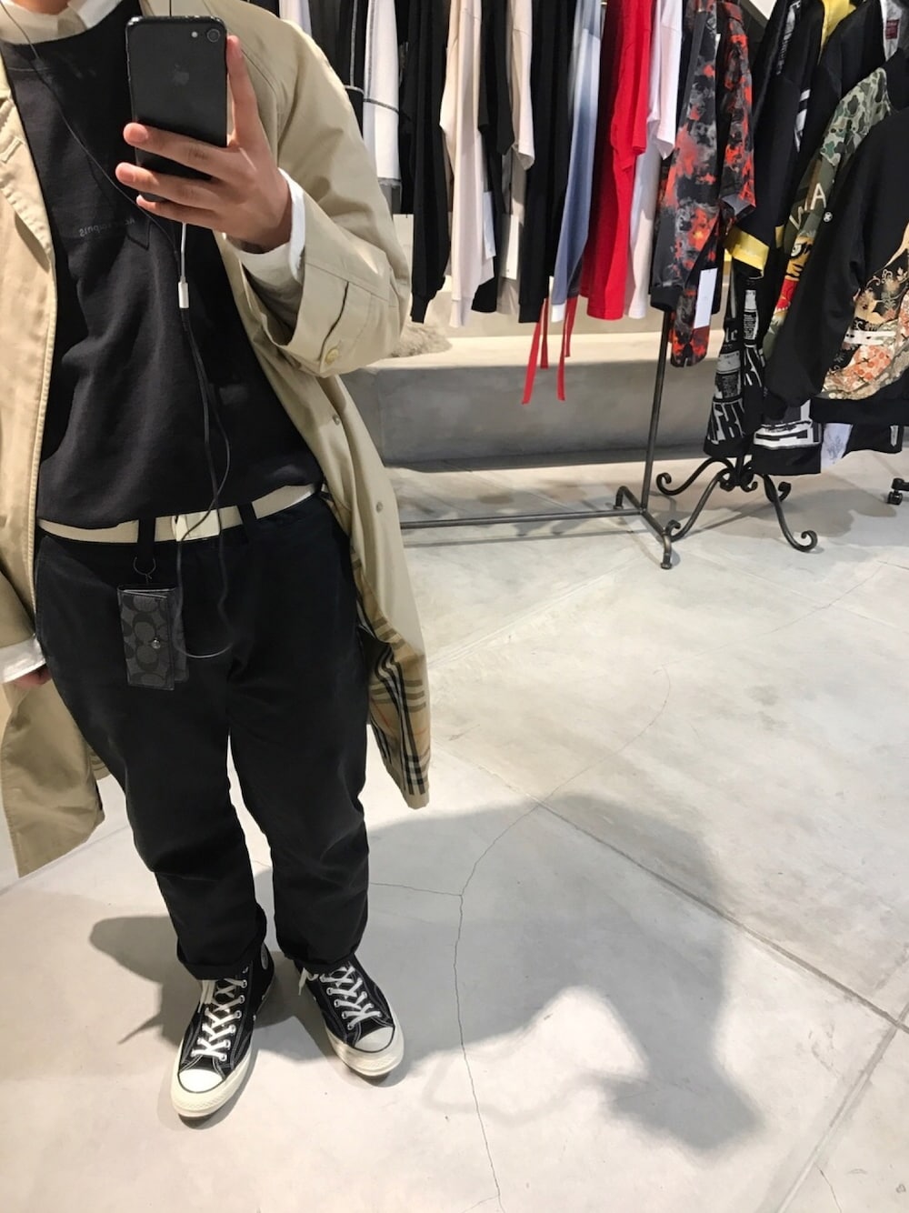 「春、お洒落さんとつながりたい、キレイめ、大学生、白ソックス」｜「BURBERRYのアイテム（ステンカラーコート、ベージュ系）」を使った、kosukeさん（メンズ・163cm）の春コーディネートの1枚目の写真