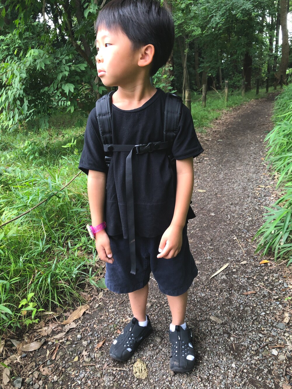 「楽チンコーデ、サンダル、夏コーデ、キッズコーデ、キッズファッション」｜「MARKEY'Sのアイテム（Tシャツ/カットソー、ブラック系）」を使った、shiiiiiさん（レディース・110cm）の夏コーディネートの1枚目の写真
