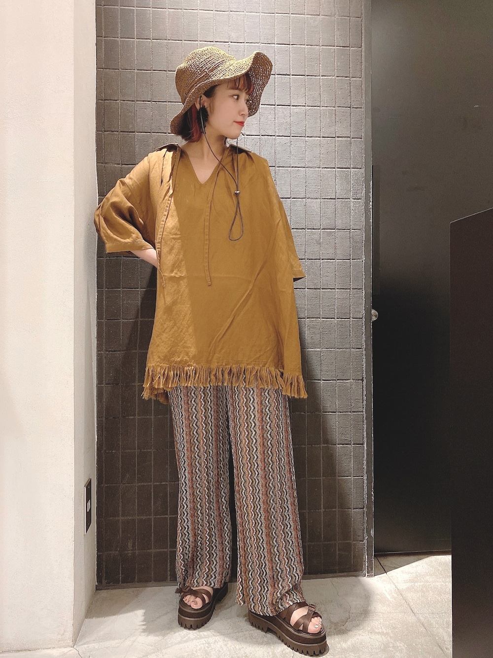 「これが私をアゲる服、リラックススタイル、カジュアル、ラフ、休日スタイル、ボヘミアン、ジーナシス、ワントーンコーデ」｜「JEANASISのリネンフリンジチュニックSS/953215（シャツ/ブラウス、ブラウン系）」を使った、サオリ(jeanasis)さん（レディース・154cm）の春コーディネートの1枚目の写真