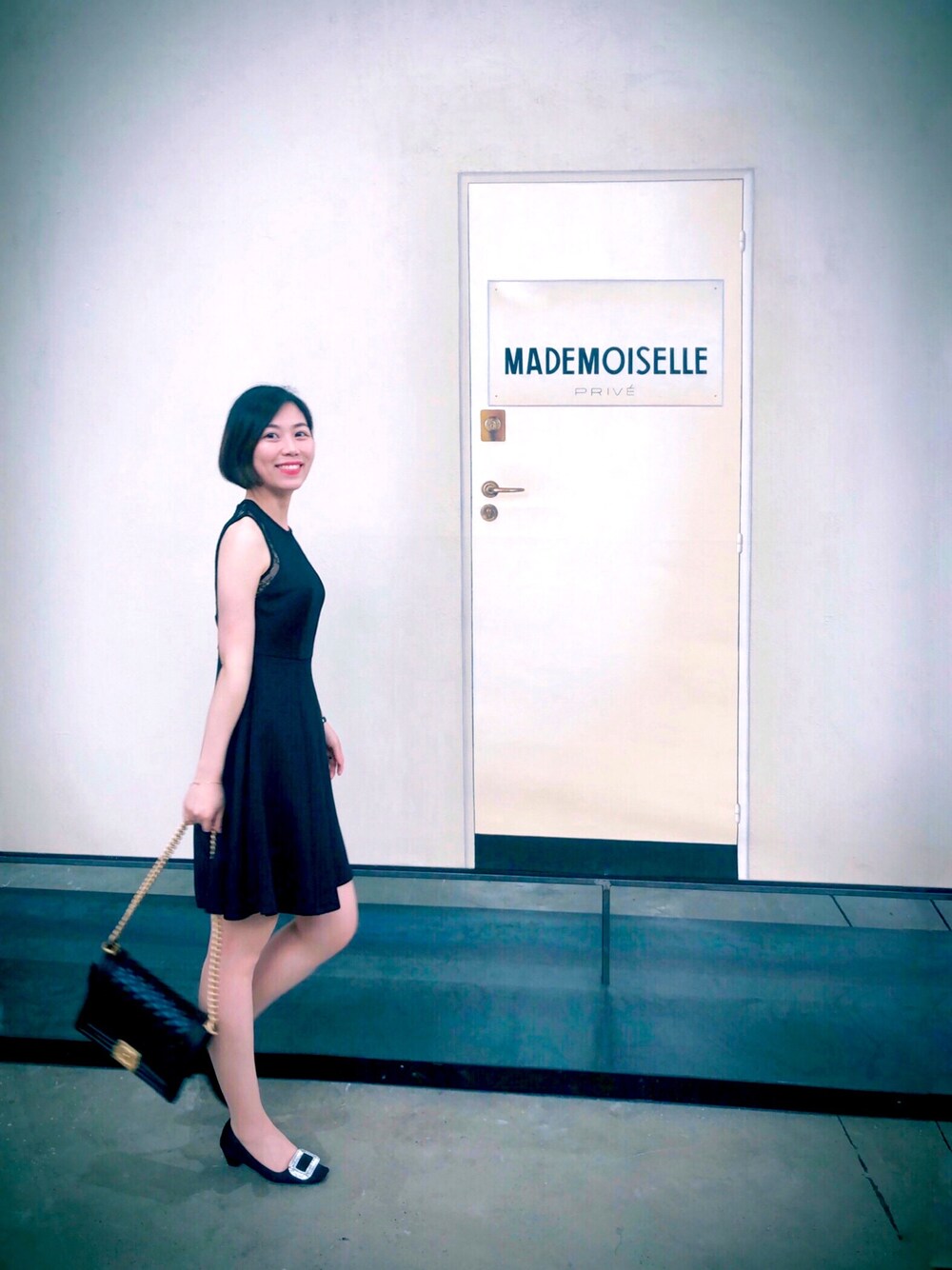 「最爱黑色、连衣裙」｜「Mo&Co.のアイテム（ジャンパースカート、ブラック系）」を使った、形影不离的一个人さん（レディース・166cm）の秋コーディネートの1枚目の写真