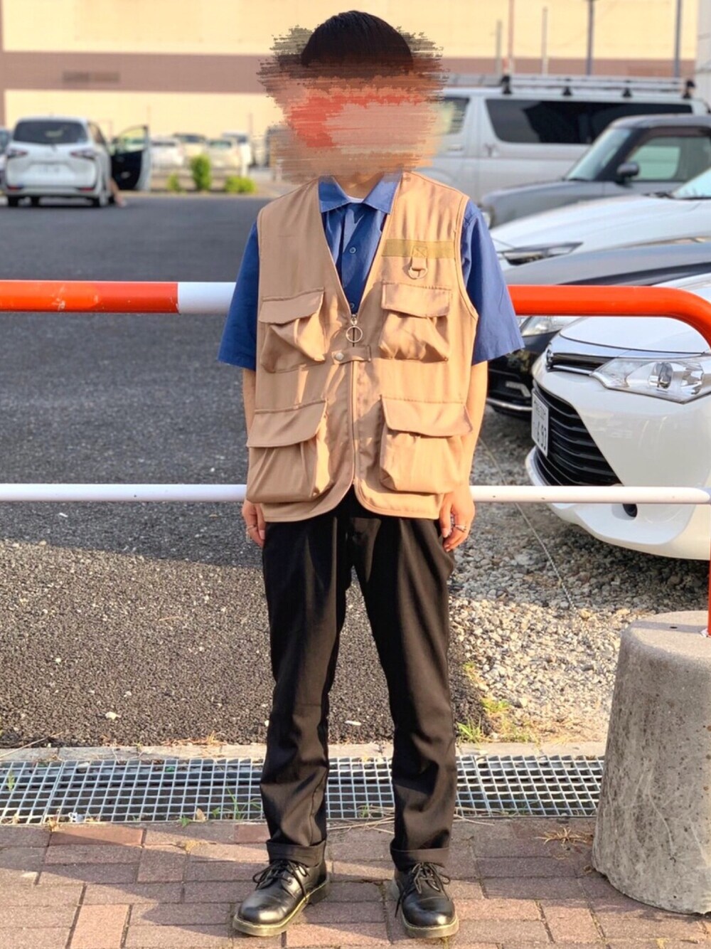 「夏コーデ、カジュアル、きれいめカジュアル、ビッグシルエット、プチプラ、オープンカラーシャツ、フィッシングベスト、スラックス、UNIQLO、kutir」｜「UNIQLOのクルーネックT（半袖）（Tシャツ/カットソー、ホワイト系）」を使った、Manato「U170」さん（メンズ・168cm）の春コーディネートの1枚目の写真