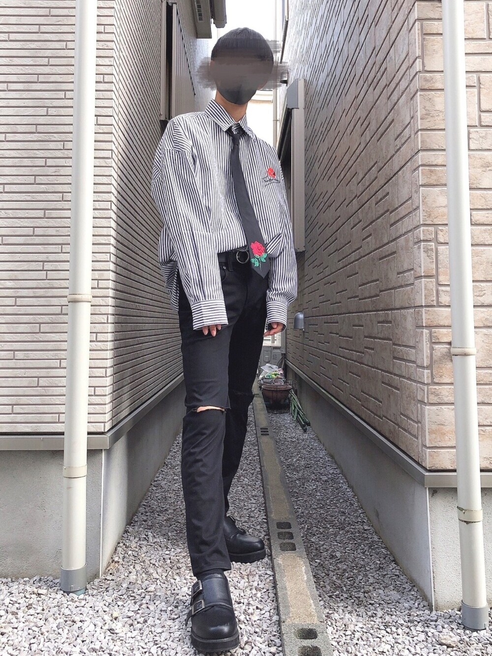「おしゃれさんと繋がりたい、秋コーデ、シャツスタイル、ストライプシャツ、ネクタイ、タックイン、韓国ファッション、RAGEBLUE、GU、ナンバーナイン(NUMBER (N)INE)」｜「NUMBER (N)INEの【NUMBER (N)INE×KEI】≪ZOZO限定≫ビッグシルエットオーバーシャツ（シャツ/ブラウス、ブラック系）」を使った、Manato「U170」さん（メンズ・168cm）の秋コーディネートの1枚目の写真