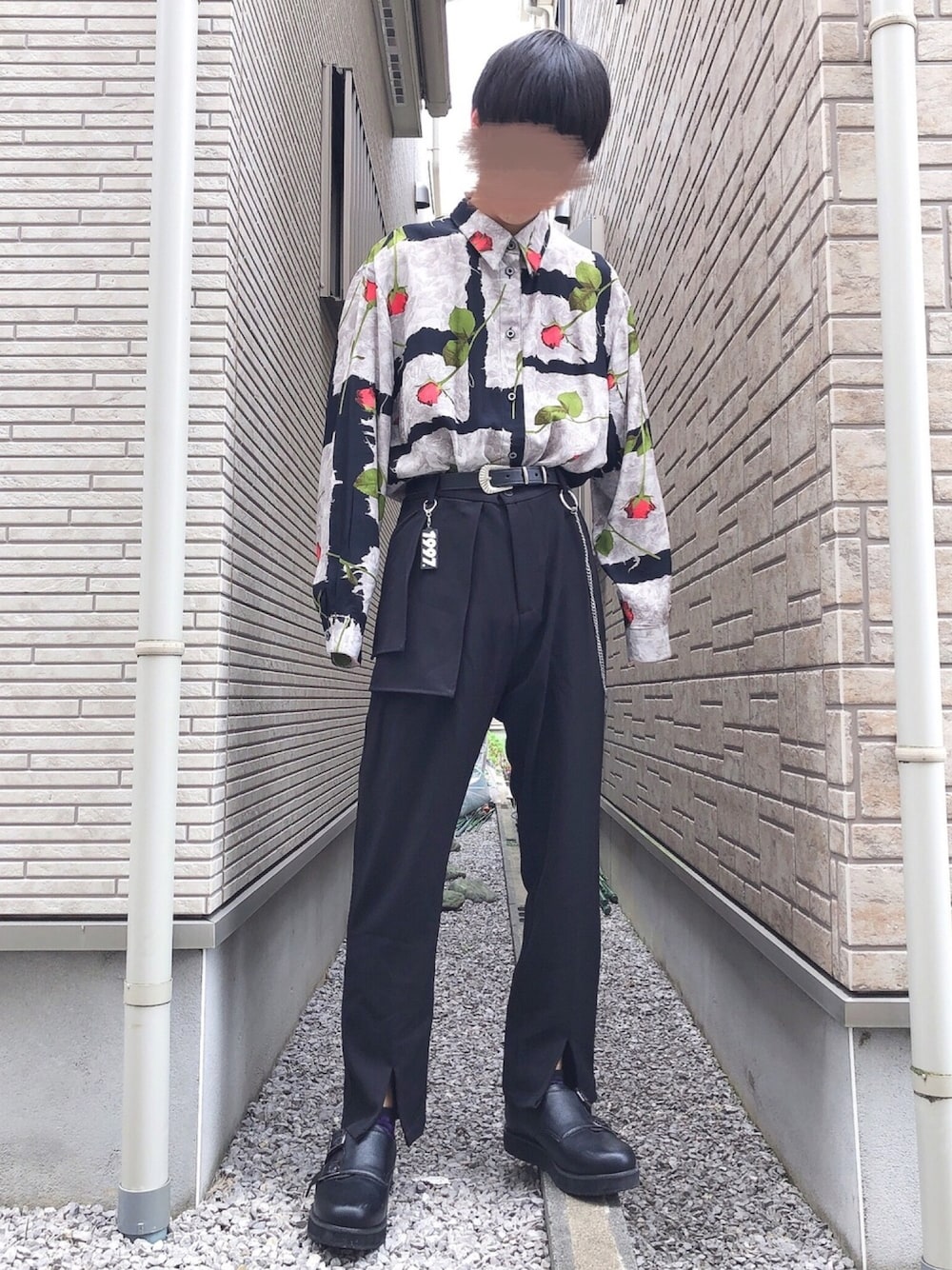 「シンプル、きれいめカジュアル、黒、オーバーサイズ、古着MIX、古着、柄シャツ、タックイン、youthloser、ウォレットチェーン」｜「古着のアイテム（シャツ/ブラウス、その他）」を使った、Manato「U170」さん（メンズ・168cm）の秋コーディネートの1枚目の写真