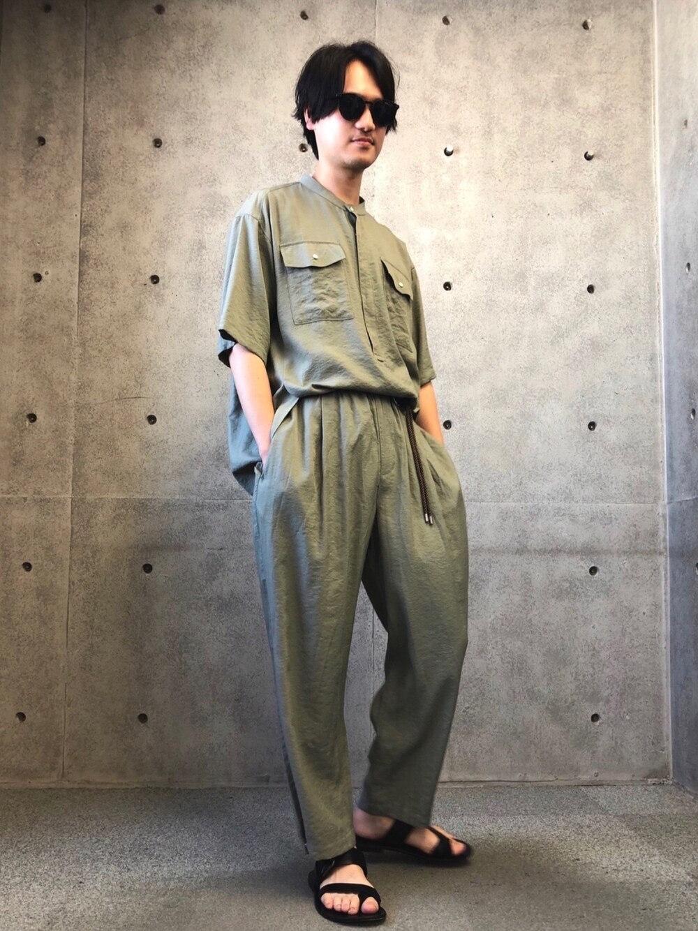 「シャツスタイル、セットアップ、スタンドカラー、スタンドカラーシャツ、ジェンダーレス、genderless、paulstuartadvance、ootd、outfit」｜「Paul Stuart advanceのIvy（アイヴィー）スタンドカラーシャツ（シャツ/ブラウス、グリーン系）」を使った、paulstuartadvanceさん（メンズ・175cm）の夏コーディネートの1枚目の写真