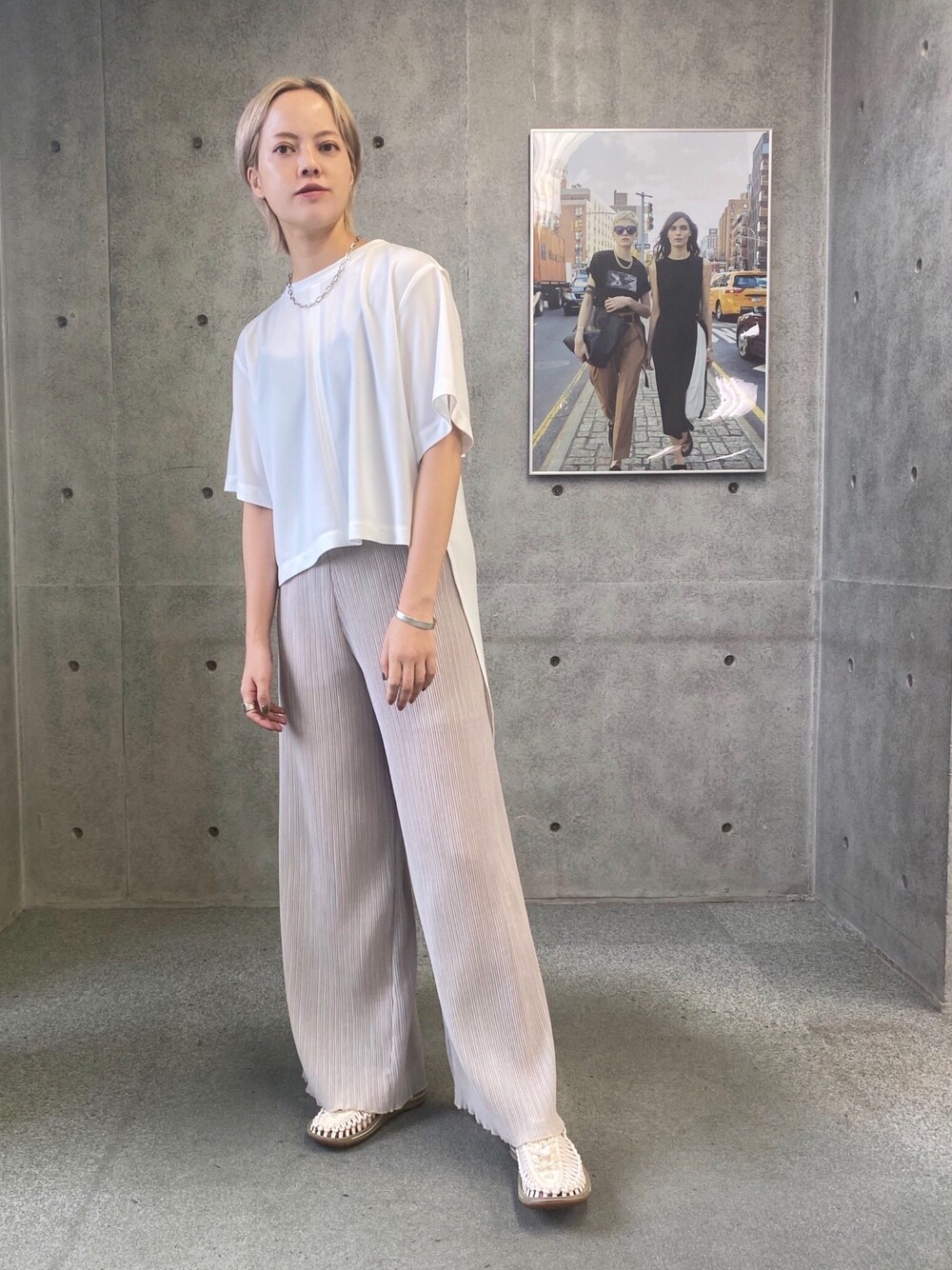 「プリーツ、プリーツパンツ、大人カジュアル、大人コーデ、夏コーデ、夏、paulstuartadvance、ootd、outfit」｜「Paul Stuart advanceのAlice（アリス）バックデザインTブラウス（シャツ/ブラウス、ベージュ系）」を使った、paulstuartadvanceさん（レディース・166cm）の夏コーディネートの1枚目の写真