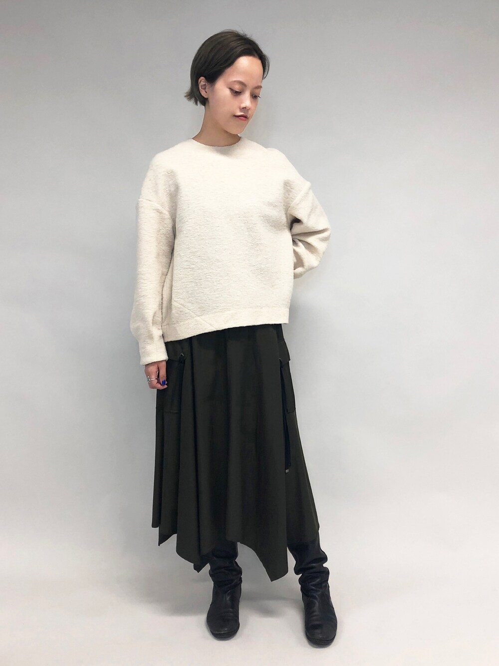 「ボア、ボアプルオーバー、ボアコーデ、スカートコーデ、大人カジュアル、冬コーデ、paulstuartadvance、ootd、outfit、WINTER STYLE」｜「Paul Stuart advanceのAmelia（アメリア）ボアコクーンプルオーバー（その他トップス、ホワイト系）」を使った、paulstuartadvanceさん（レディース・166cm）の秋コーディネートの1枚目の写真