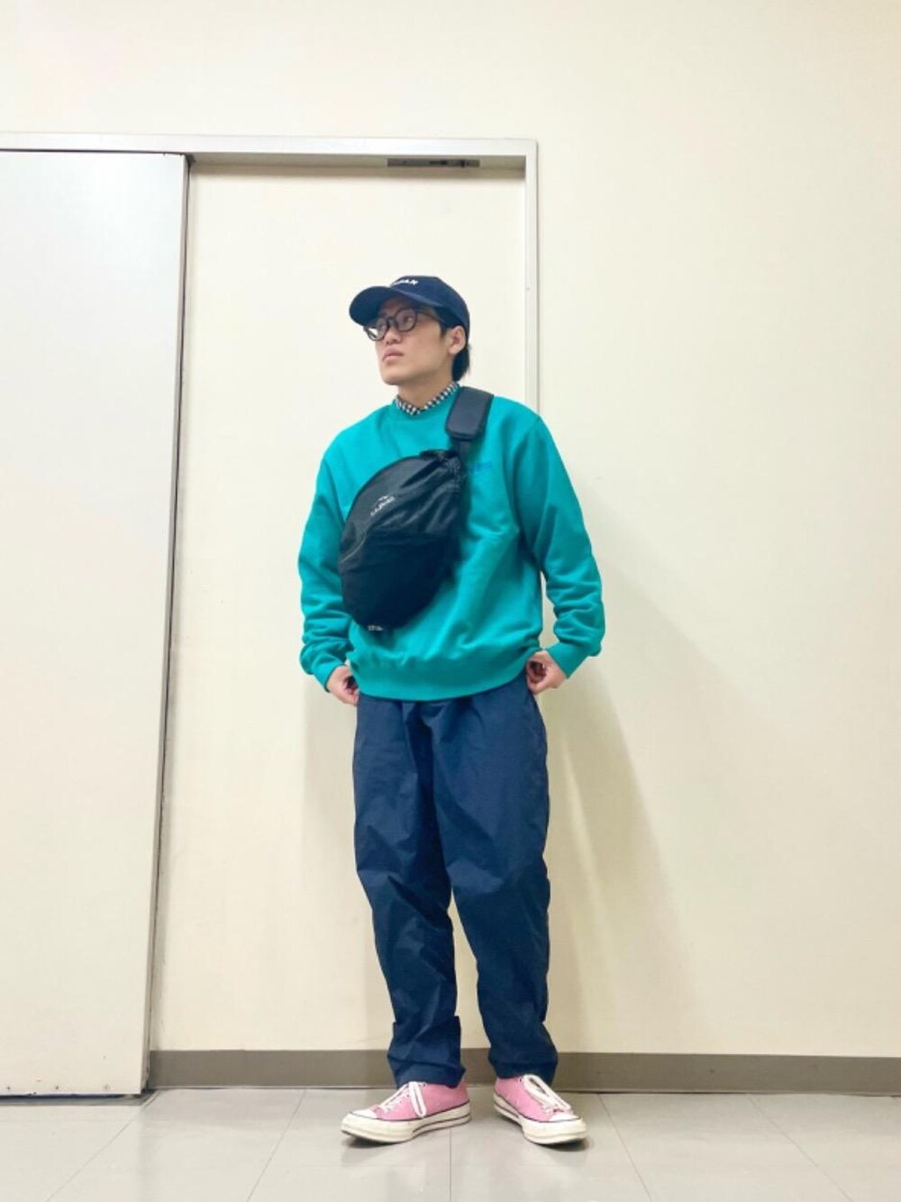 「スウェット、エルエルビーン、スリングバッグ、llbeanjapan、BeanOutsider、llbeanstyling、LLbean、JE、JAPAN EDITION」｜「L.L.Beanのケアフリー・アンシュリンカブル・ティ、半袖 ジャパン・フィット（Tシャツ/カットソー、ブルー系）」を使った、Mさん（メンズ・168cm）の春コーディネートの1枚目の写真