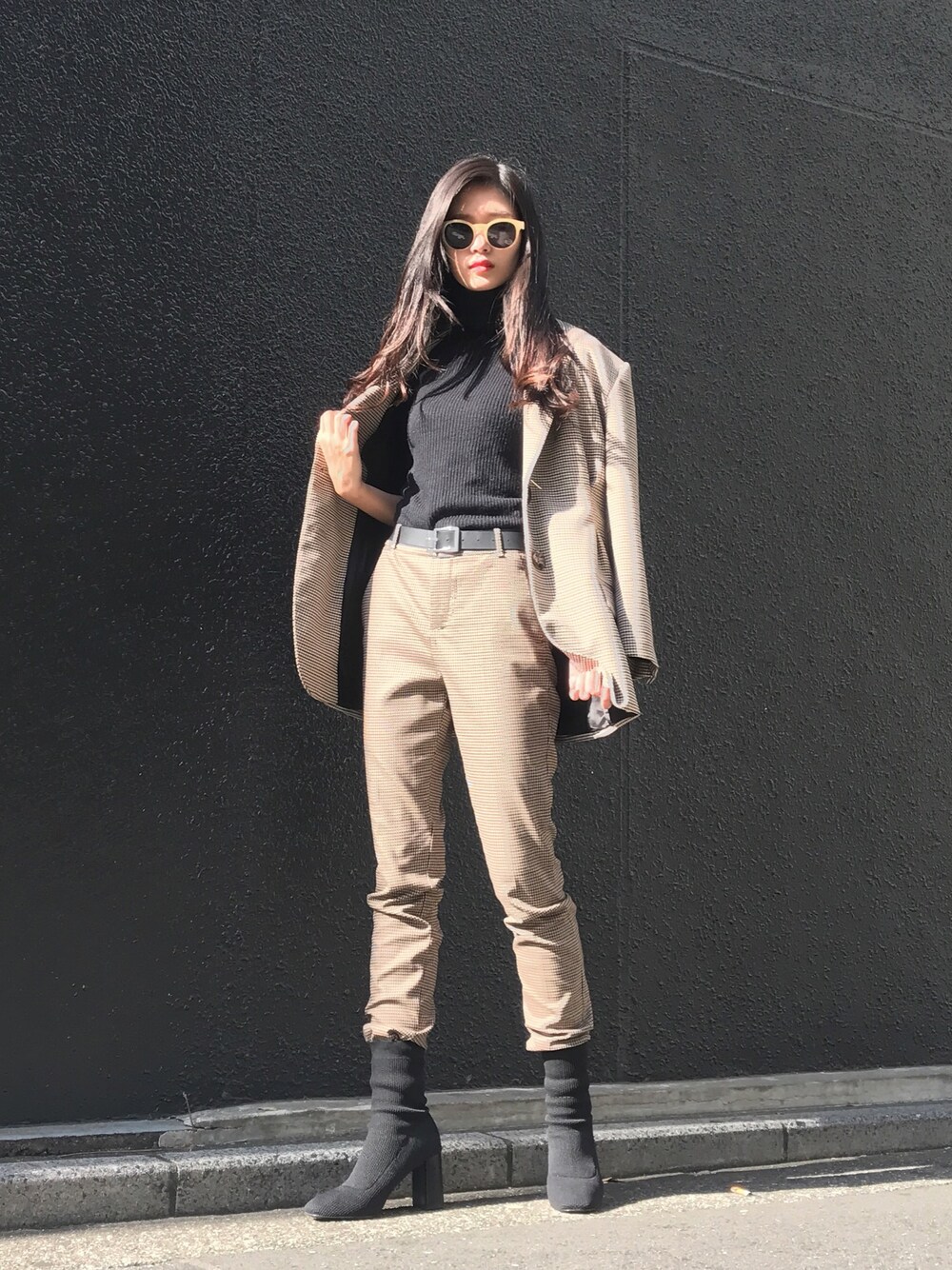 「ZARAのアイテム（パンツ、ブラウン系）」を使った、MIREIさん（レディース・170cm）の秋コーディネートの1枚目の写真
