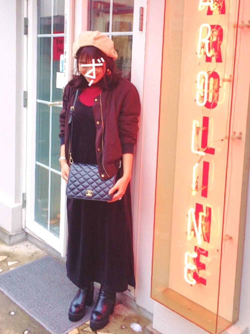 「カジュアルコーデ、秋のコーデ、ootd、低身長、シンプル、ワンピース、アウター、ショートブーツ、chanel、ヴィンテージ」｜「MINIMUMの◆ジップアップブルゾン（ブルゾン、ブラック系）」を使った、mizcaさん（レディース・145cm）の秋コーディネートの1枚目の写真