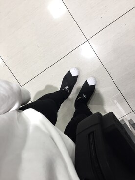 「adidas（アディダス）のアイテム（スニーカー、ブラック系）」を使った、をさん（レディース・160cm）の秋コーディネート