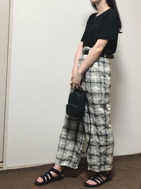 「NANO universe（ナノユニバース）のアイテム（パンツ、ベージュ系）」を使った、をさん（レディース・160cm）の夏コーディネート
