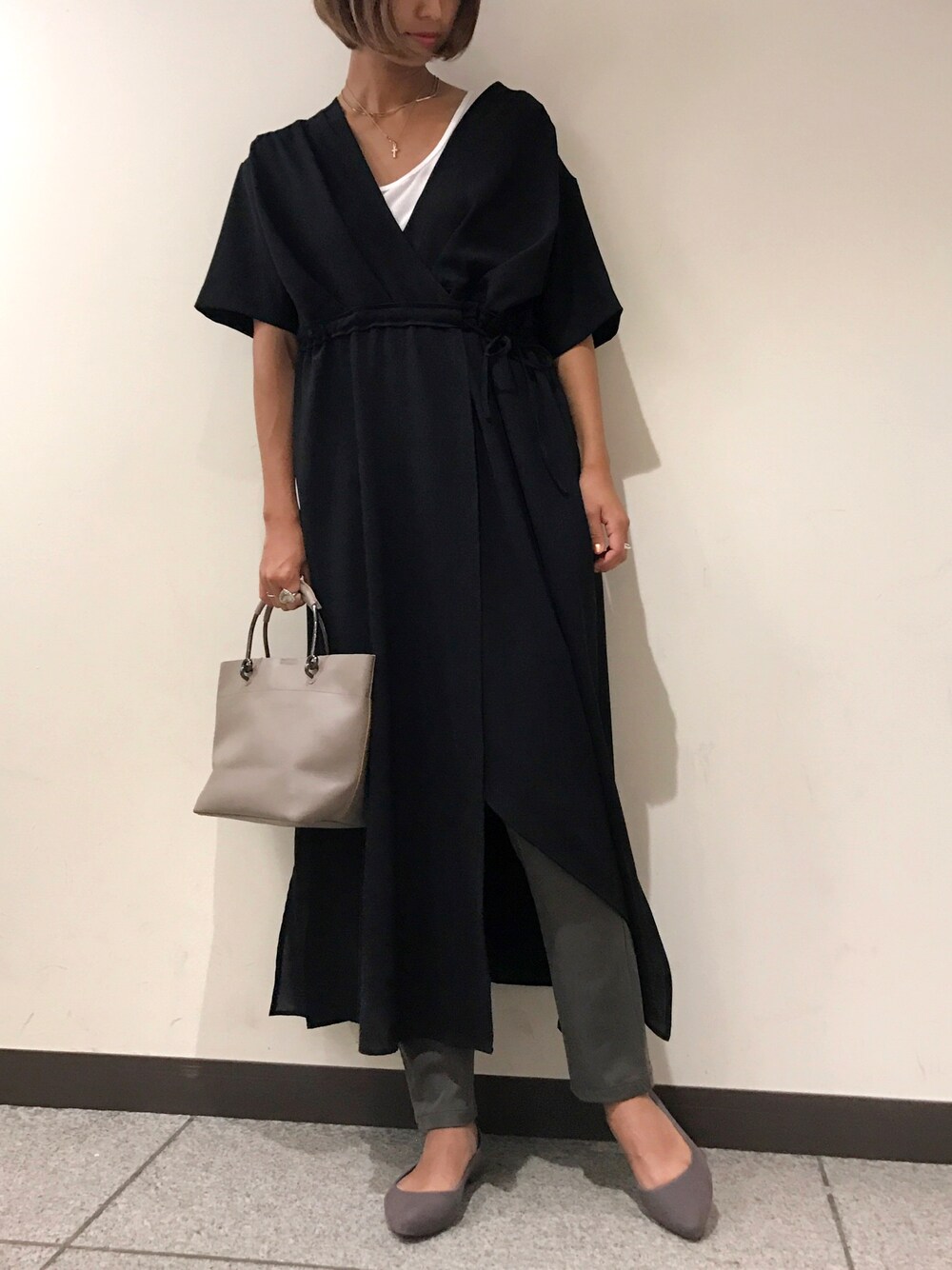 「カーディガン、秋のコーデ、黒、レギンス、B2nd、オトナカジュアル」｜「DROIT BELLOのDROIT BELLO(ドロイトベロ)ｱｼﾝﾒﾄﾘｰCD（カーディガン/ボレロ、ブラック系）」を使った、MISATOさん（レディース・163cm）の夏コーディネートの1枚目の写真