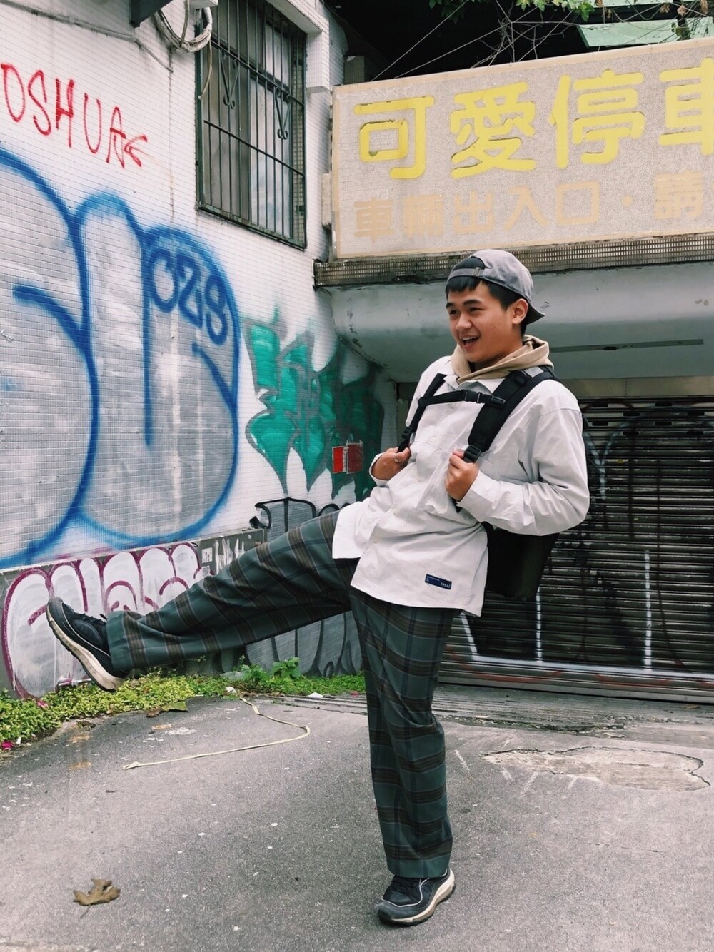 「ootd、低身長、低身長コーデ、低身長男子、男の子、男の子コーデ、vintage、古着MIX」｜「tmcazのアイテム（シャツ/ブラウス、グレー系）」を使った、Richard 查씨さん（メンズ・160cm）の春コーディネートの1枚目の写真