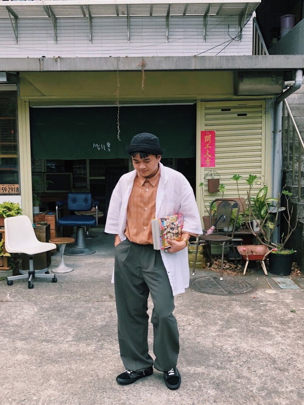 「低身長、低身長コーデ、低身長男子、ootd、VANS」｜「別冊少年マガジンのアイテム（雑貨/ホビー、オレンジ系）」を使った、Richard 查씨さん（メンズ・160cm）の春コーディネートの1枚目の写真