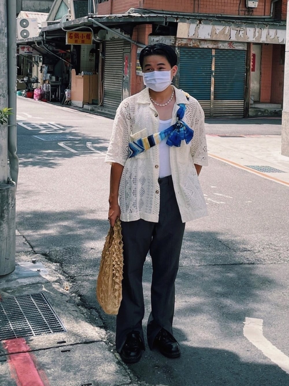 「ootd、夏、低身長コーデ、低身長男子、오오티디」｜「HAREのフロントスリットパンツ(HARE)（その他パンツ、ブラック系）」を使った、Richard 查씨さん（メンズ・160cm）の秋コーディネートの1枚目の写真
