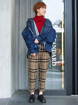 「アイテム（パンツ、イエロー系）」を使った、hirotaさん（レディース・167cm）の冬コーディネート