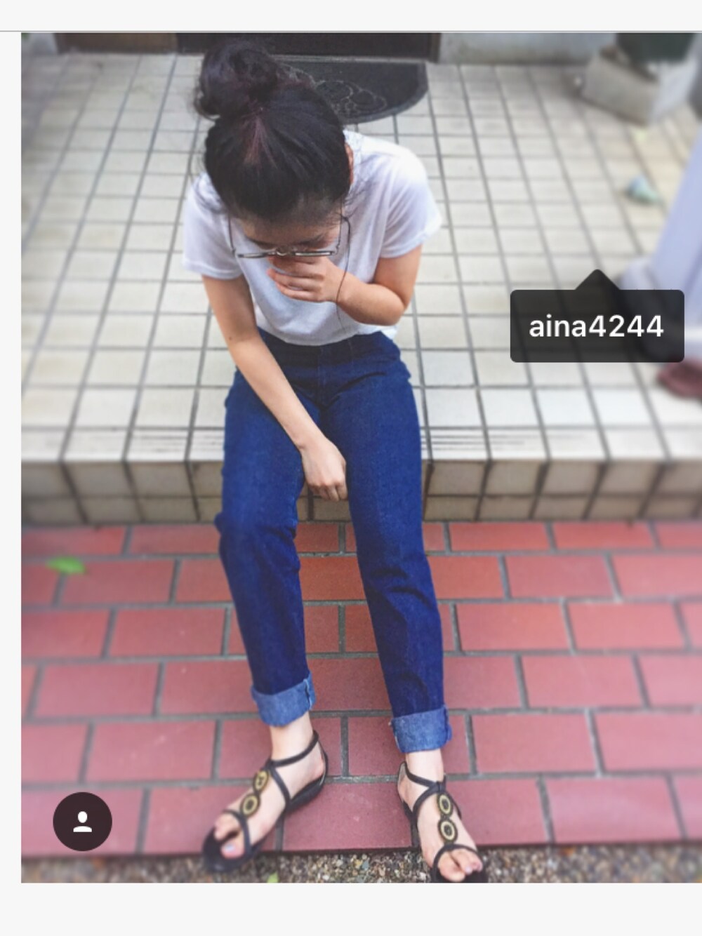 「楽チンコーデ、夏、パンツスタイル、おだんごヘアー、Tシャツ、デニム、カジュアル、オトナカジュアル、ootd、シンプル」｜「UNIQLOのスーピマコットンリブクルーネックT（半袖）（Tシャツ/カットソー、ホワイト系）」を使った、naさん（レディース・158cm）の夏コーディネートの1枚目の写真