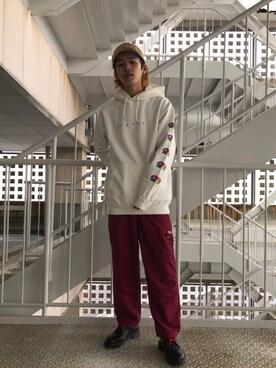 武田陽彩さんの「FLOWER LOGO PULLOVER HOODED SWEAT」を使ったコーディネート