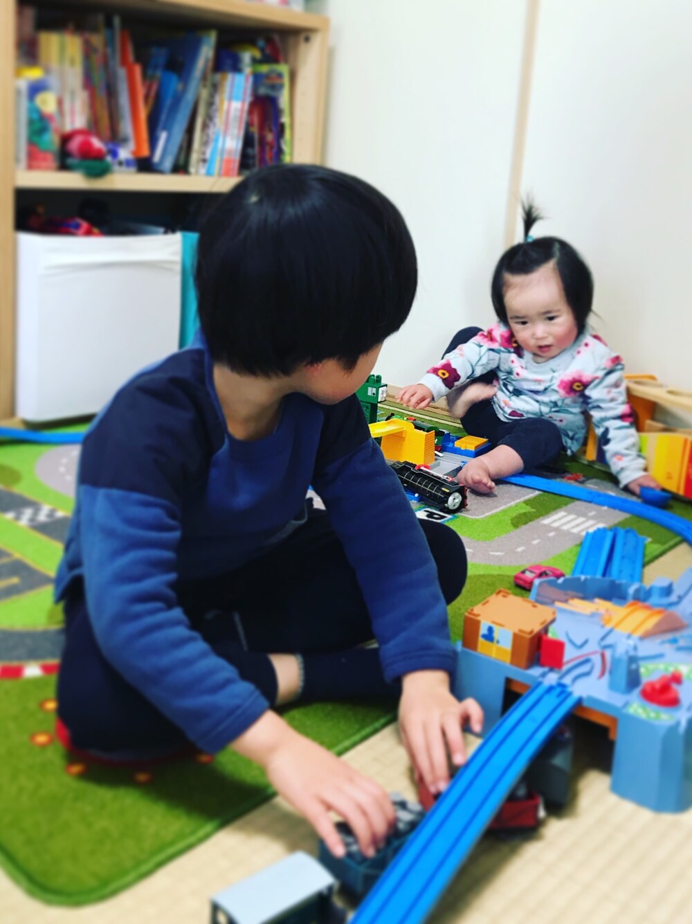 「1歳、5歳、プラレール、ちょんまげ」｜「green label relaxingのアイテム（スウェット、ブルー系）」を使った、___ai__さん（キッズ・80cm）の冬コーディネートの1枚目の写真