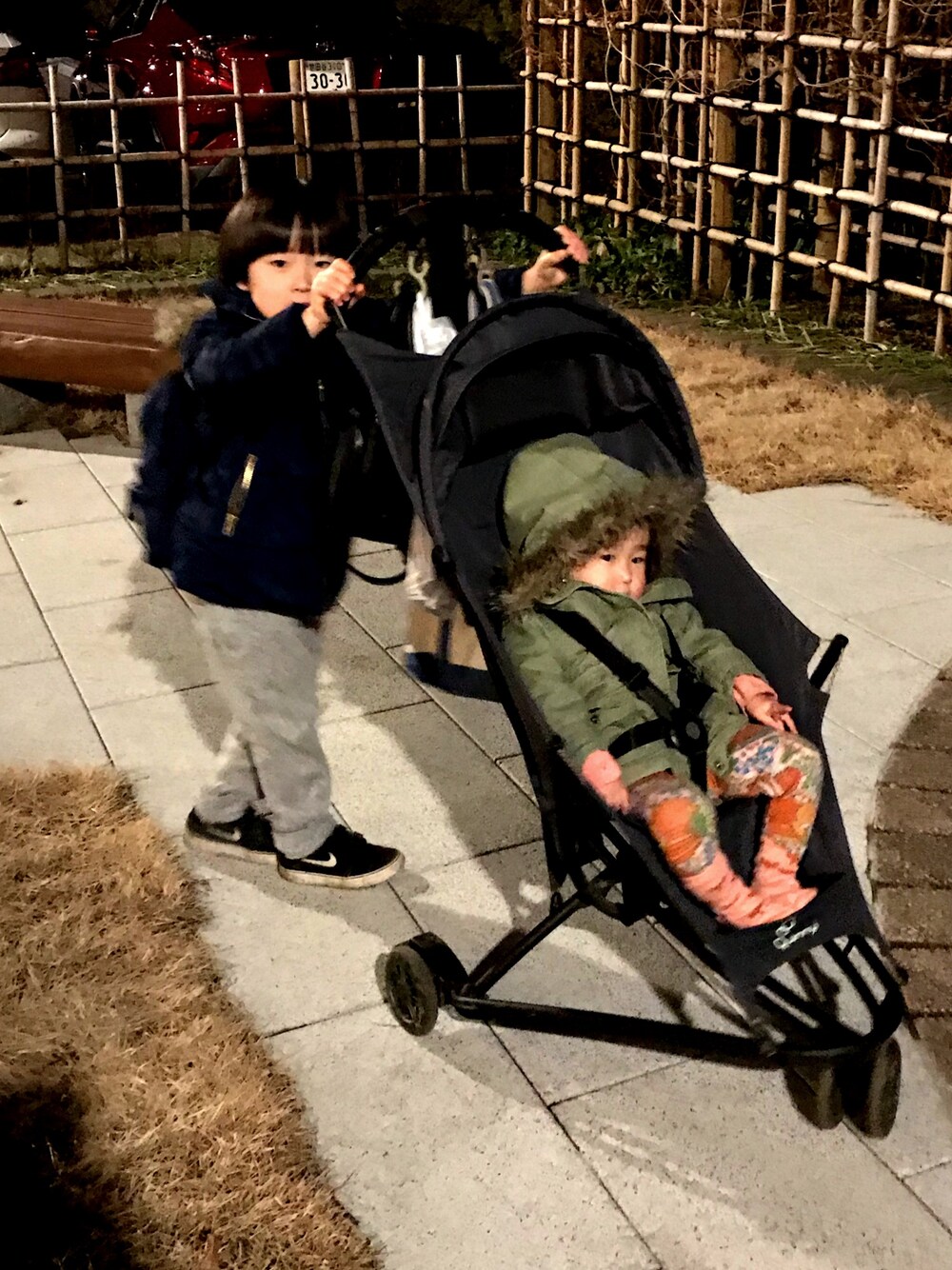 「5歳男の子、5歳、1歳、1歳女の子、保育園、おさがり」｜「GAPのアイテム（モッズコート、グリーン系）」を使った、___ai__さん（キッズ・110cm）の冬コーディネートの1枚目の写真