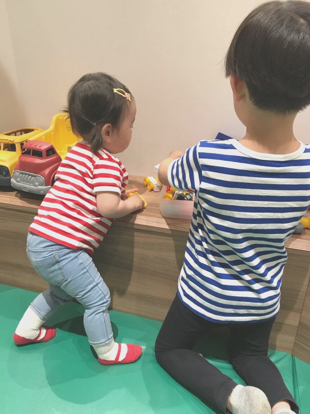 「兄弟コーディネート、ボーダー、5歳、1歳、リンクコーデ、マリメッコ」｜「marimekkoの◎◎marimekko / LYHYTHIHA ボーダー 半袖Tシャツ (116～128cm)（Tシャツ/カットソー、ブルー系）」を使った、___ai__さん（キッズ・70cm）の春コーディネートの1枚目の写真