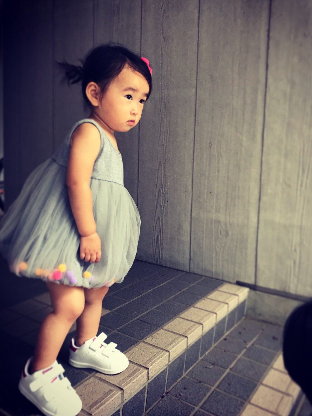 「2歳、女の子、ハンドメイド、ポンポン、チュール、お誕生日おめでとう！、誕生日」｜「amazon + handmadeのアイテム（ワンピース/ドレス、グレー系）」を使った、___ai__さん（キッズ・80cm）の秋コーディネートの1枚目の写真
