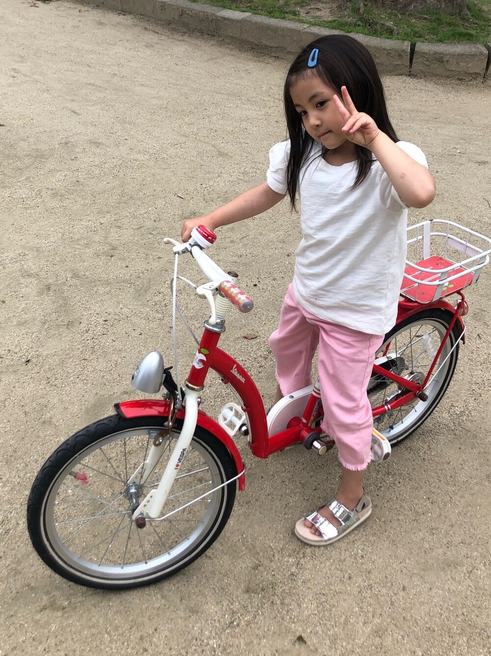 「自転車乗れるようになった✌️、ZARAづくし」｜「ZARA KIDSのアイテム（Tシャツ/カットソー、ホワイト系）」を使った、nao☆☆さん（キッズ・110cm）の夏コーディネートの1枚目の写真